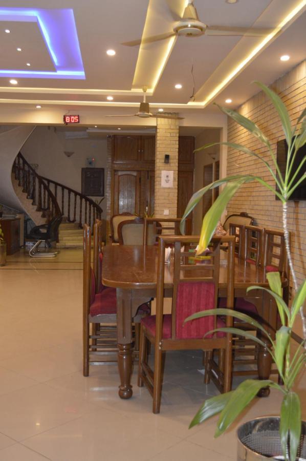 New Shelton Guest House Islamabad Exterior photo
